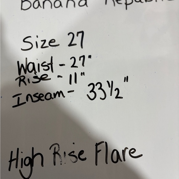 Banana Republic High Rise Flare Jeans
Size 27 Like New! - Picture 3 of 4